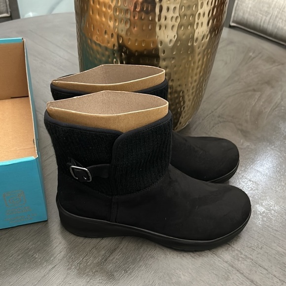 BZEES Gloria Womens Ankle Knit Booties - Picture 5 of 10